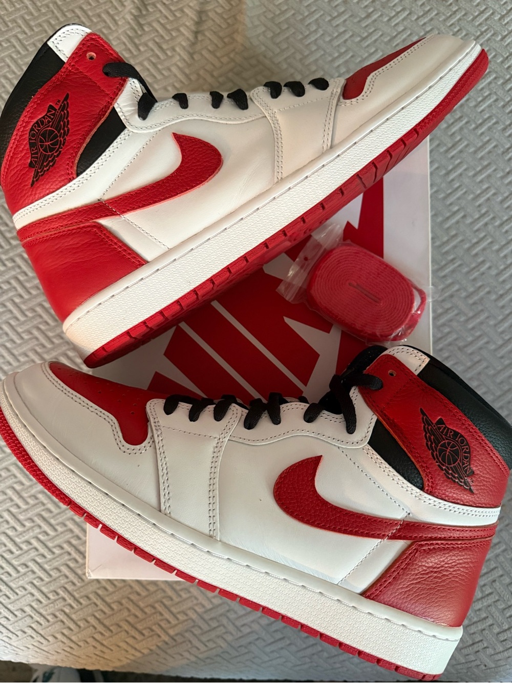Jordan 1 Retro High OG Heritage - Men’s High-Top Sneakers — White/Red/Black